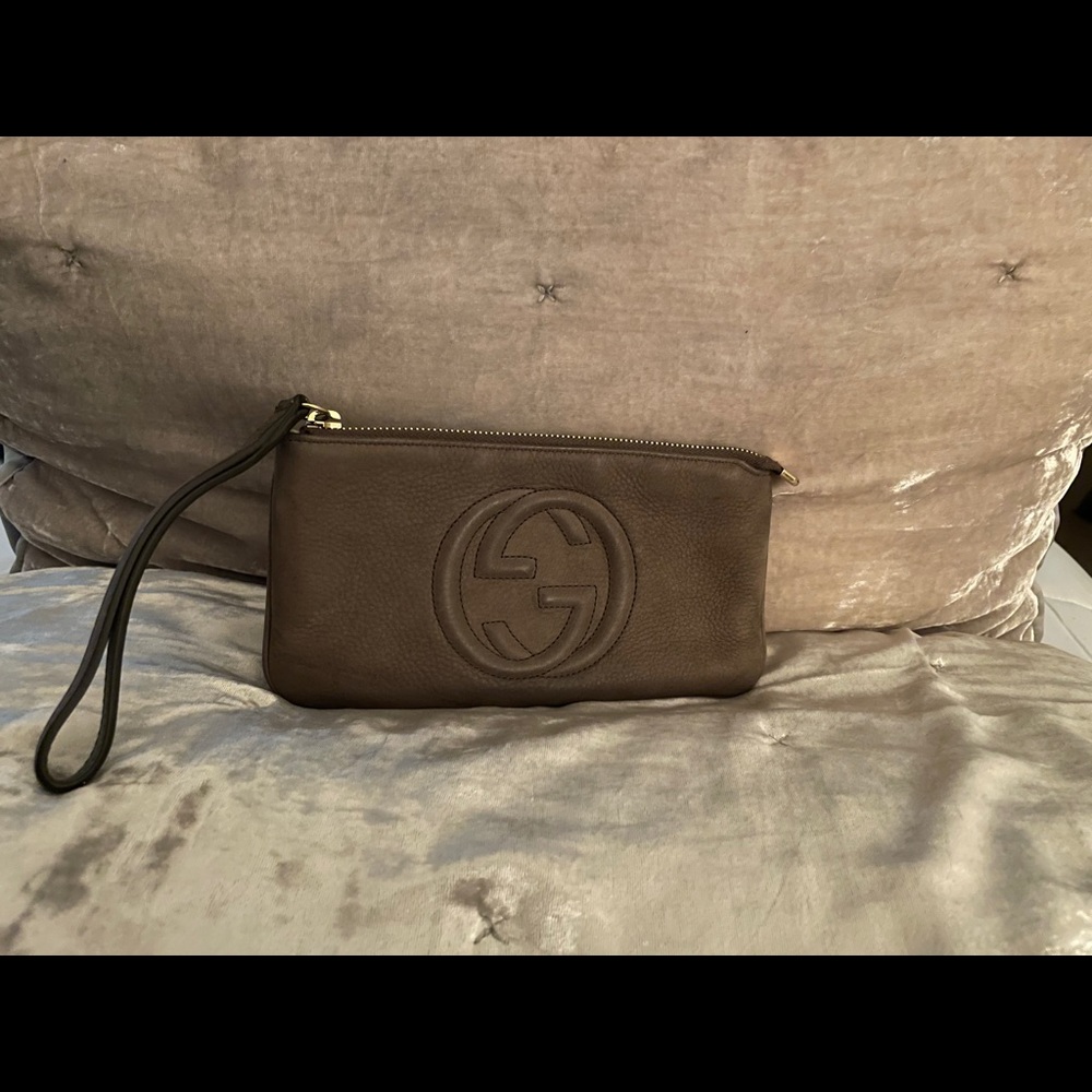 Gucci soho wristlet